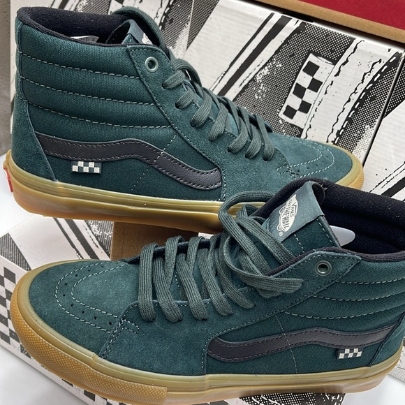 Vans Men’s Skate Sk8-Hi
Green/Gum
VN0A2Z3317P
Sneakers - Picture 11 of 16